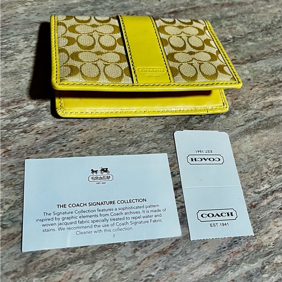Coach Signature Lemon 🍋 Card Case/ holder - Picture 9 of 16